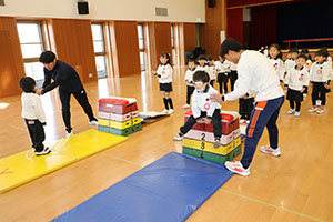 体操教室　ー跳び箱ー　ばら