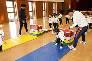 体操教室　ー跳び箱ー　ばら