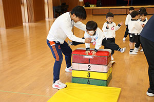 体操教室　ー跳び箱ー　ばら