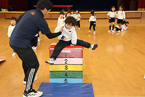 体操教室　ー跳び箱ー　ばら