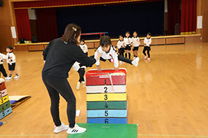 体操教室　ー跳び箱ー　ばら