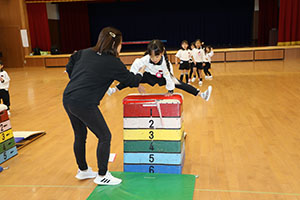 体操教室　ー跳び箱ー　ばら