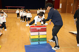 体操教室　ー跳び箱ー　ばら