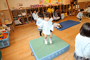 お部屋でサーキット遊び　きりん