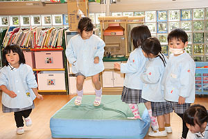 お部屋でサーキット遊び　きりん