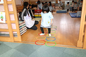 お部屋でサーキット遊び　きりん