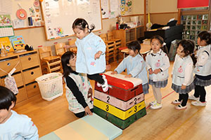 お部屋でサーキット遊び　きりん