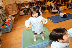 お部屋でサーキット遊び　きりん