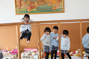 ネット遊具で滑り台！　E