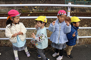 お散歩へでかけました　あひる・ばら