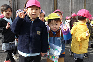 お散歩へでかけました　あひる・ばら