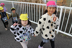 お散歩へでかけました　あひる・ばら