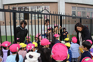 お散歩へでかけました　あひる・ばら