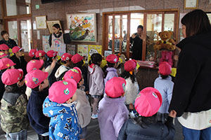 お散歩へでかけました　あひる・ばら