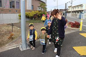 お散歩へでかけました　あひる・ばら