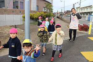 お散歩へでかけました　あひる・ばら