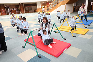 鉄棒にチャレンジ！　ぱんだ