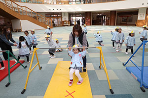 鉄棒にチャレンジ！　ぱんだ