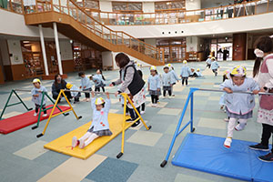 鉄棒にチャレンジ！　ぱんだ