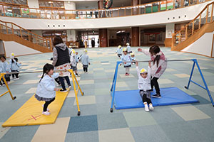 鉄棒にチャレンジ！　ぱんだ