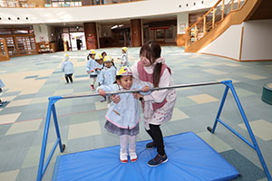 鉄棒にチャレンジ！　ぱんだ