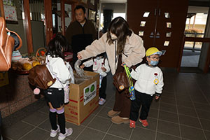 ふれあい動物園　たのしかったね　年中組　ひよこ・あひる・ぺんぎん　NO.1