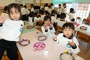 クリスマスリースの制作　D