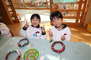 クリスマスリースの制作　D