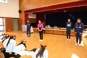 ヴィアティン三重　サッカー教室が開かれました　E・全クラス集合写真