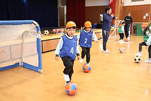 ヴィアティン三重　サッカー教室が開かれました　E・全クラス集合写真