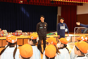 ヴィアティン三重　サッカー教室が開かれました　E・全クラス集合写真