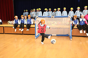 ヴィアティン三重　サッカー教室が開かれました　E・全クラス集合写真