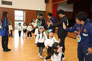 ヴィアティン三重　サッカー教室が開かれました　E・全クラス集合写真