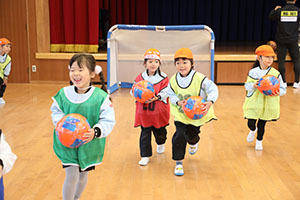 ヴィアティン三重　サッカー教室が開かれました　E・全クラス集合写真