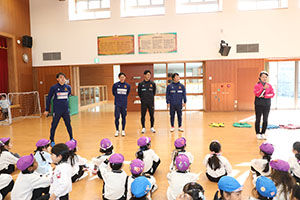 ヴィアティン三重　サッカー教室が開かれました　C・D