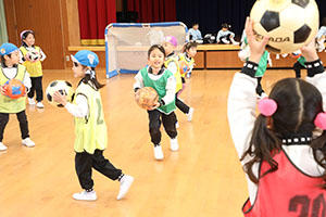 ヴィアティン三重　サッカー教室が開かれました　C・D