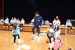 ヴィアティン三重　サッカー教室が開かれました　C・D