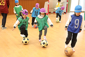 ヴィアティン三重　サッカー教室が開かれました　C・D