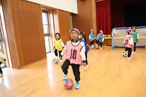 ヴィアティン三重　サッカー教室が開かれました　C・D