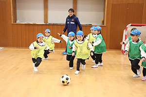 ヴィアティン三重　サッカー教室が開かれました　C・D