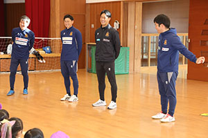 ヴィアティン三重　サッカー教室が開かれました　C・D