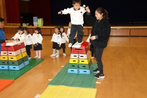 体操教室 　ー跳び箱ー　こあら