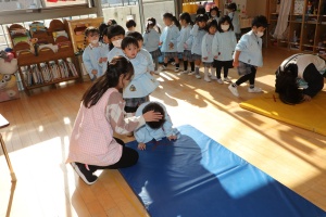 前回り（でんぐり返し）　頑張ったね！　りす