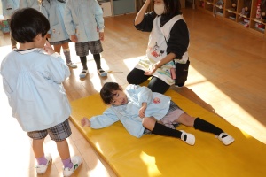 前回り（でんぐり返し）　頑張ったね！　りす