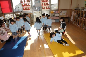 前回り（でんぐり返し）　頑張ったね！　りす