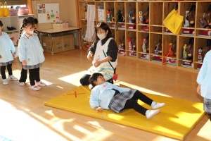 前回り（でんぐり返し）　頑張ったね！　りす