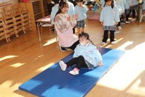 前回り（でんぐり返し）　頑張ったね！　りす