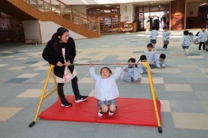 鉄棒頑張っています　こあら