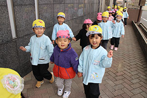 お散歩へでかけました　ひよこ・ひまわり