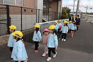 お散歩へでかけました　ひよこ・ひまわり